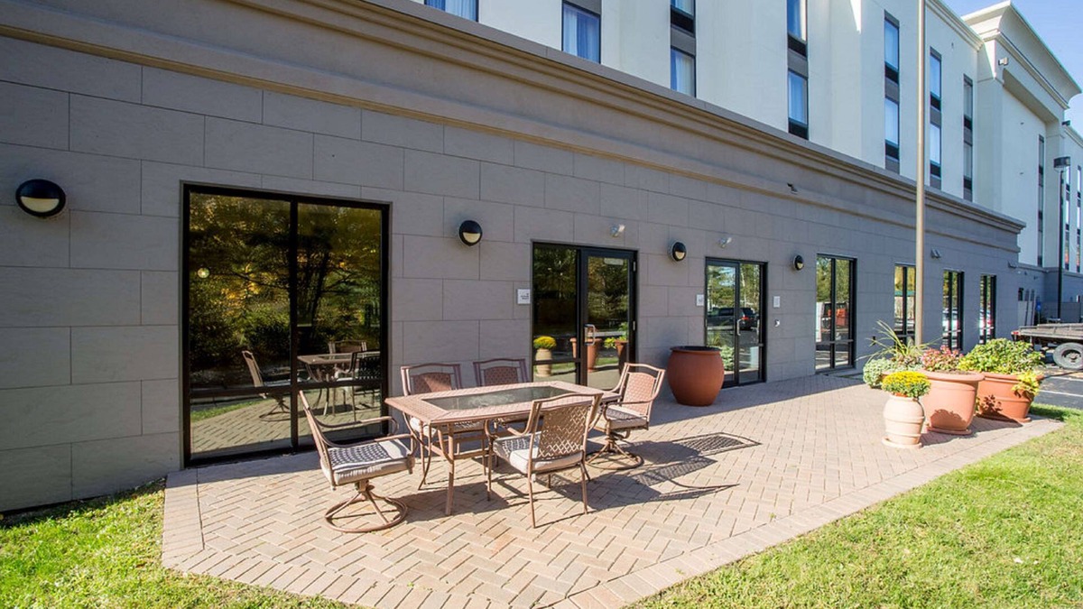Lochmere Hotel | Hampton Inn & Suites Tilton