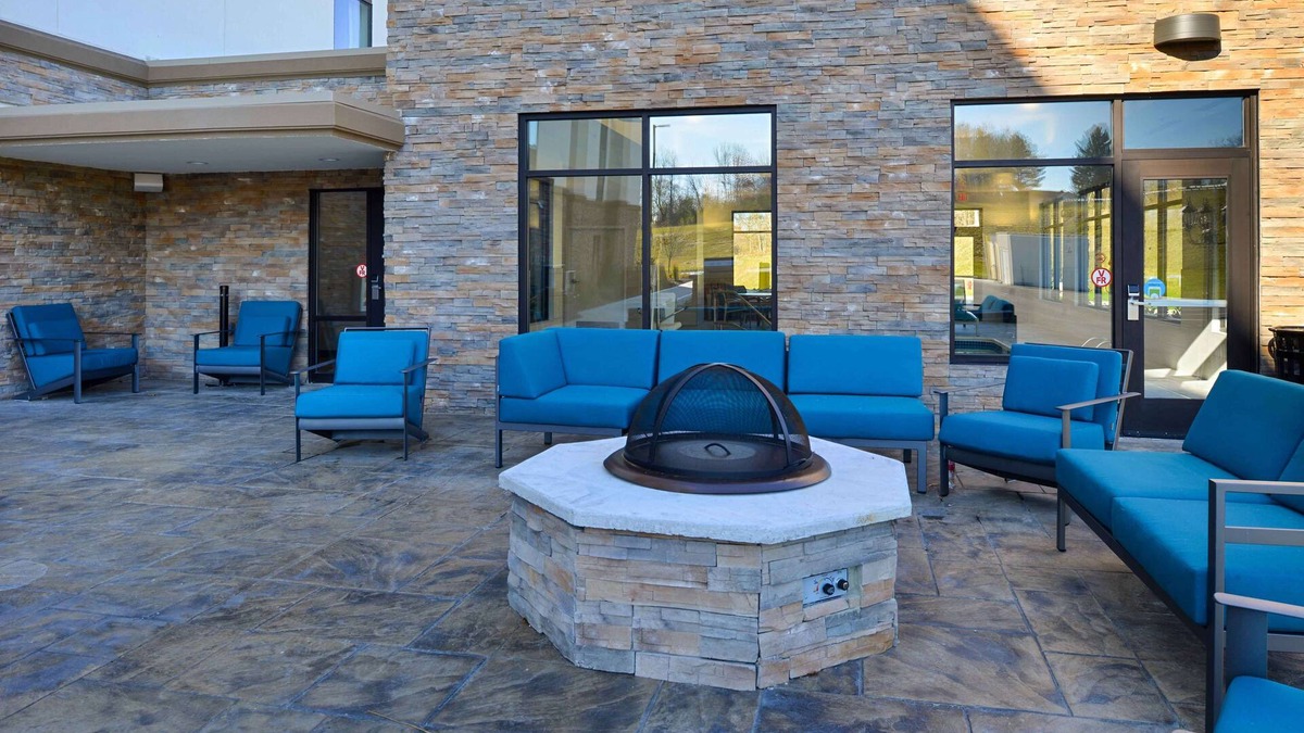 East Greenbush Hotel | Hampton Inn & Suites Albany-East Greenbush