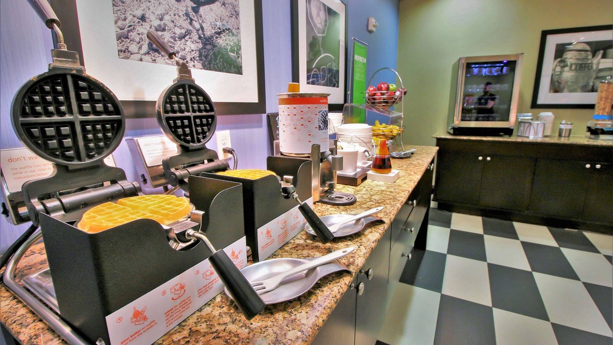 Flowery Branch Hotel | Hampton Inn & Suites by Hilton Flowery Branch Lake Lanier