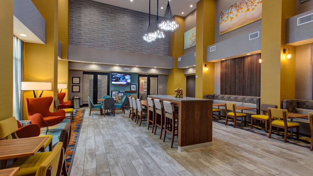 Wichita Hotel | Hampton Inn & Suites Wichita/Airport