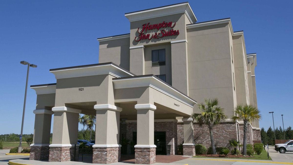 Wiggins Hotel | Hampton Inn & Suites Wiggins