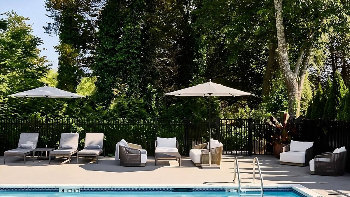 East Hampton North Hotel | Hampton King at Journey East Hampton!