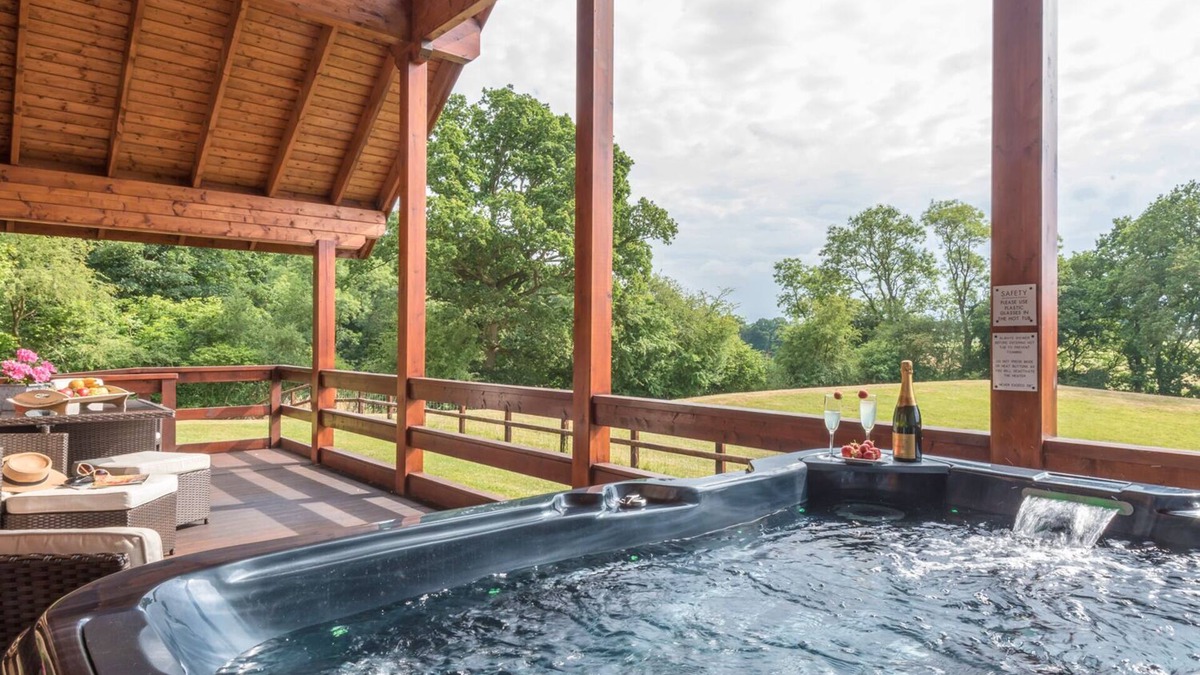 Ellesmere Cottage | HAMPTON LODGE, family friendly, luxury holiday cottage in Ellesmere