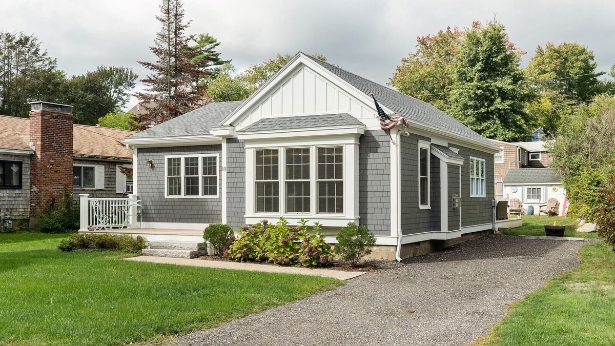 Hampton House | Hampton NH/North Beach/Plaice Cove Luxury whole house and great yard.