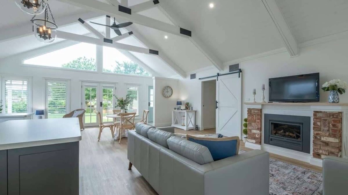 Dubbo House | Hamptons Cottage - Refined Living, Light-Filled