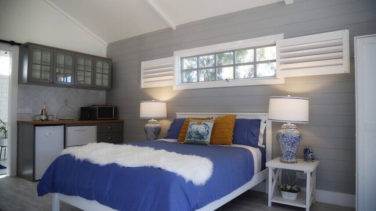 Rye Cottage | Hamptons In Rye Blue Cottage 3Mins from Hot Springs