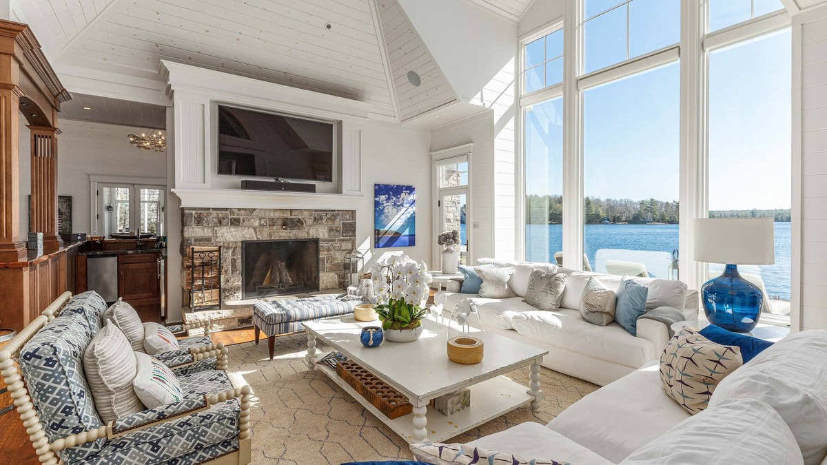 Georgian Bay House | Hamptons is truly a classic gem perfect for family or corporate gatherings.