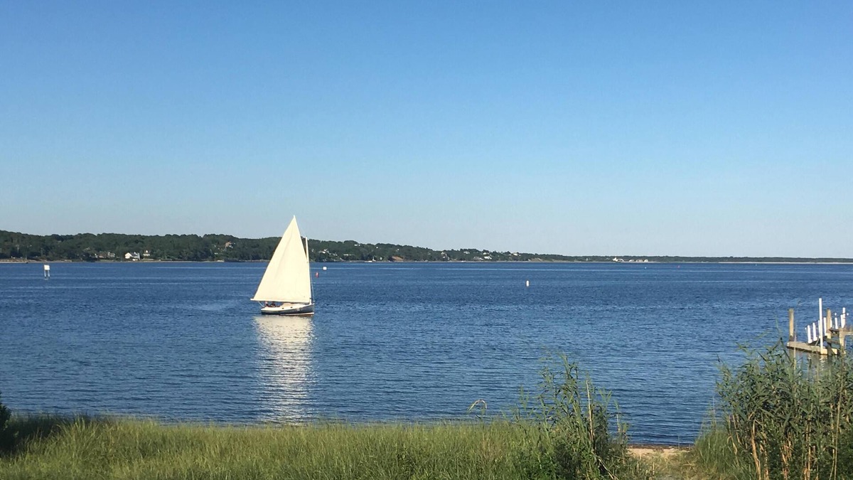 Hampton Bays Cottage | Hamptons Waterfront- Great Location!