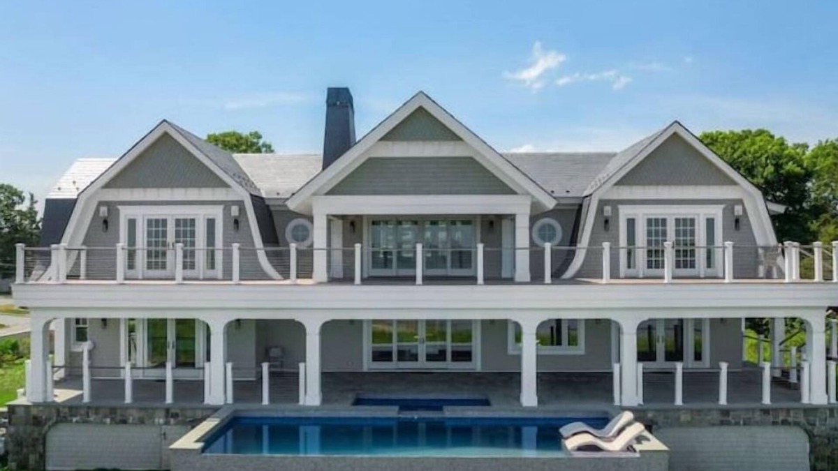 Hampton Bays House | Hamptons waterfront gem!