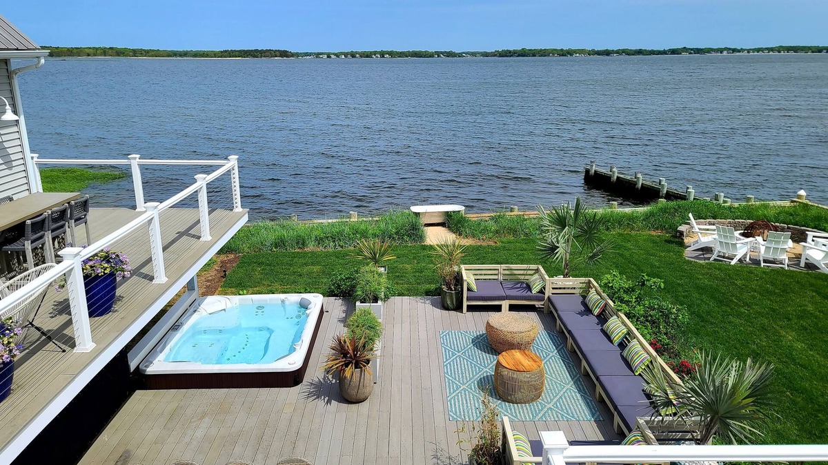Flanders House | Hamptons Waterfront Escape/Hot Tub & Resort Style
