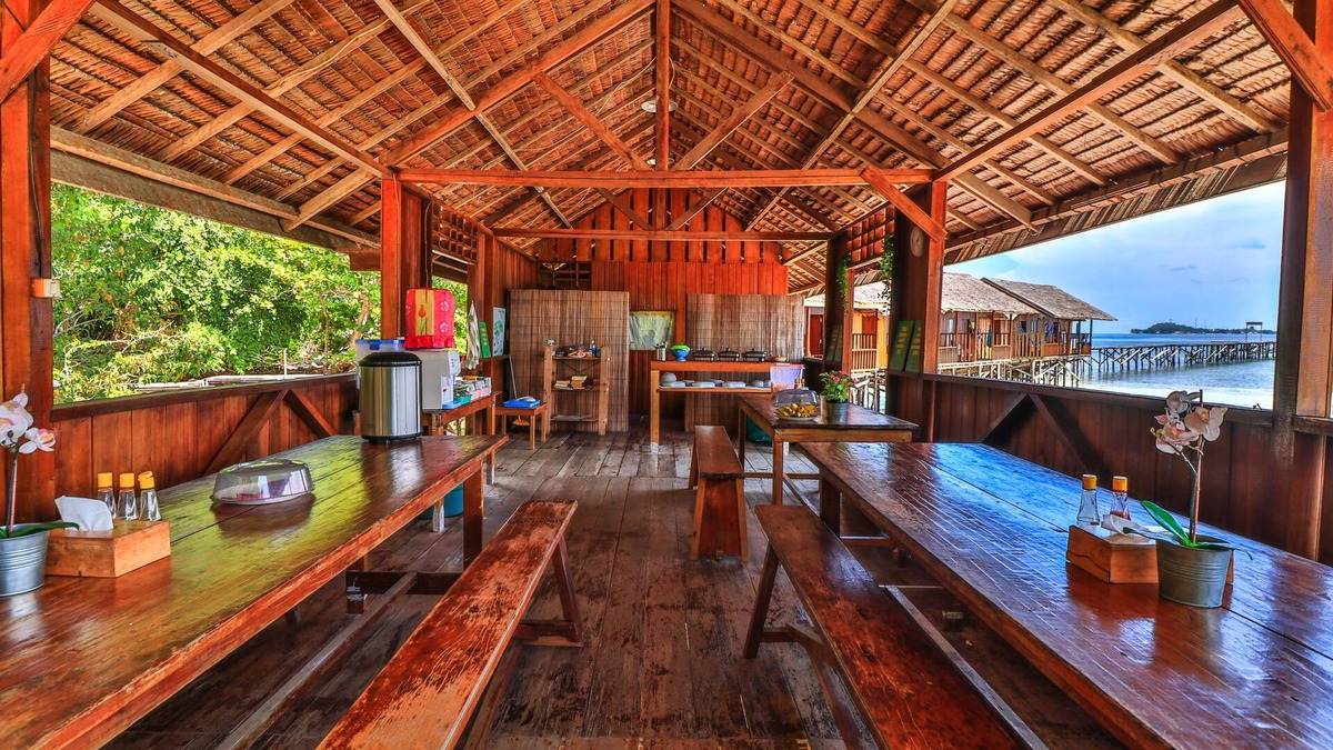 Waisai Hotel | HamuEco Dive Resort Raja Ampat