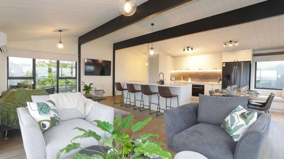 Hamurana House | Hamurana Views | Great Lake & Farm Views with Spa