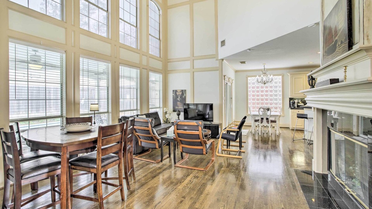 Spring Branch East House | ‘Han Solo's Hideout’ Luxe Houston Home w/Pool!