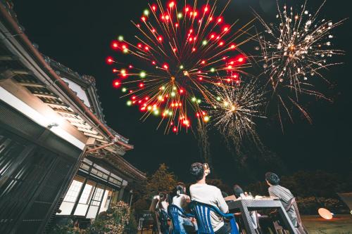 Katori Apartment | HANABI 農業体験 サウナ BBQが楽しめる 3,000坪貸切 プライベート打ち上げ花火 2棟利用でペット可 Wi-Fi完備