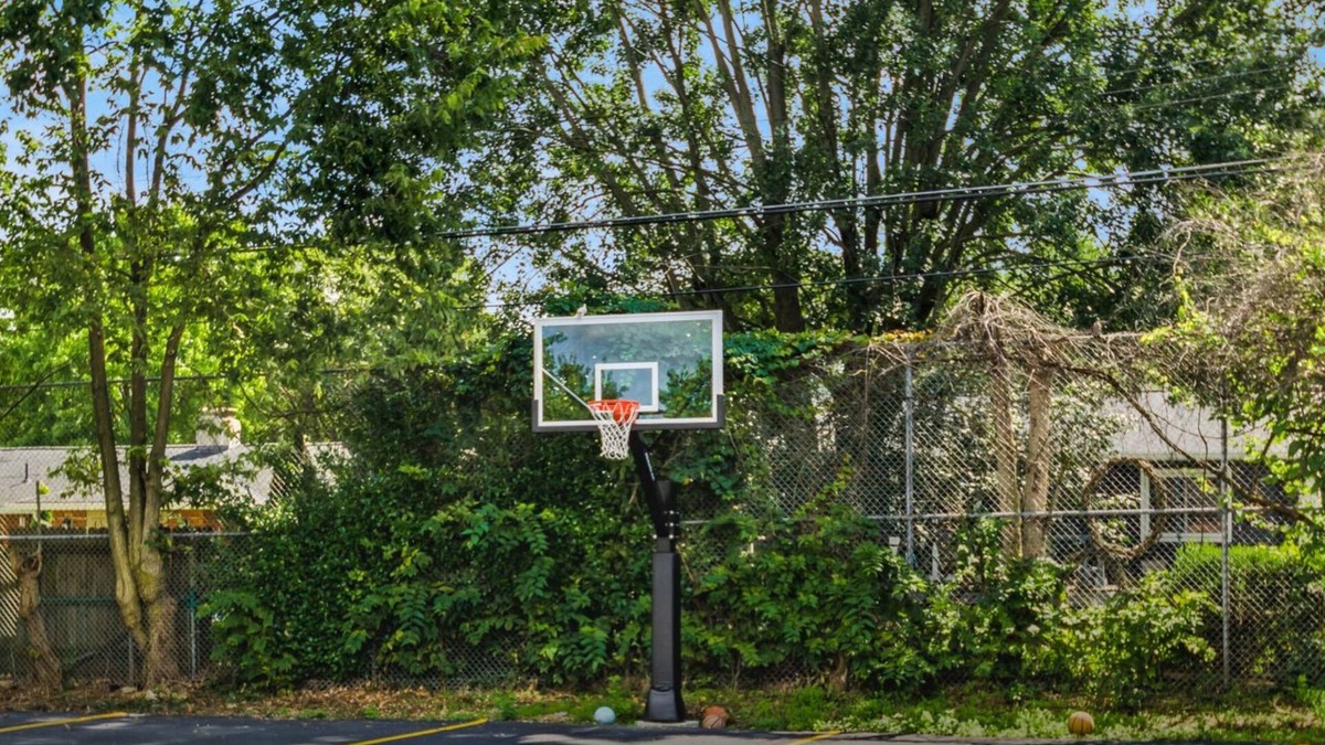 Northwest Columbus Apartment | Hancock Park Private 1 Bed with WIFI and Parking