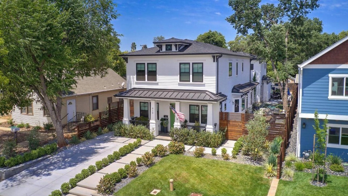 Folsom House | Hand Crafted Colonial-Style Home in The Heart of Folsom