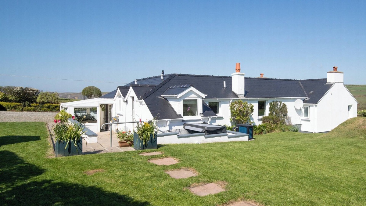 Roch Cottage | Hand picked for its stunning sea views, hot tub and within walking distance of the beach.