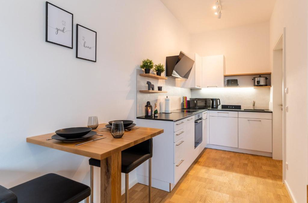 Holzgerlingen Apartment | Handmade I Modern I Luxury I Kitchen I Home Office I Parkplatz