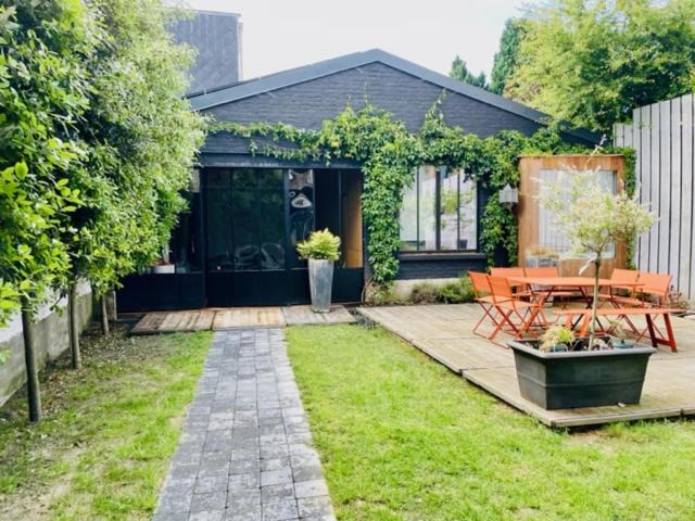 Menen Apartment | Hangar 336