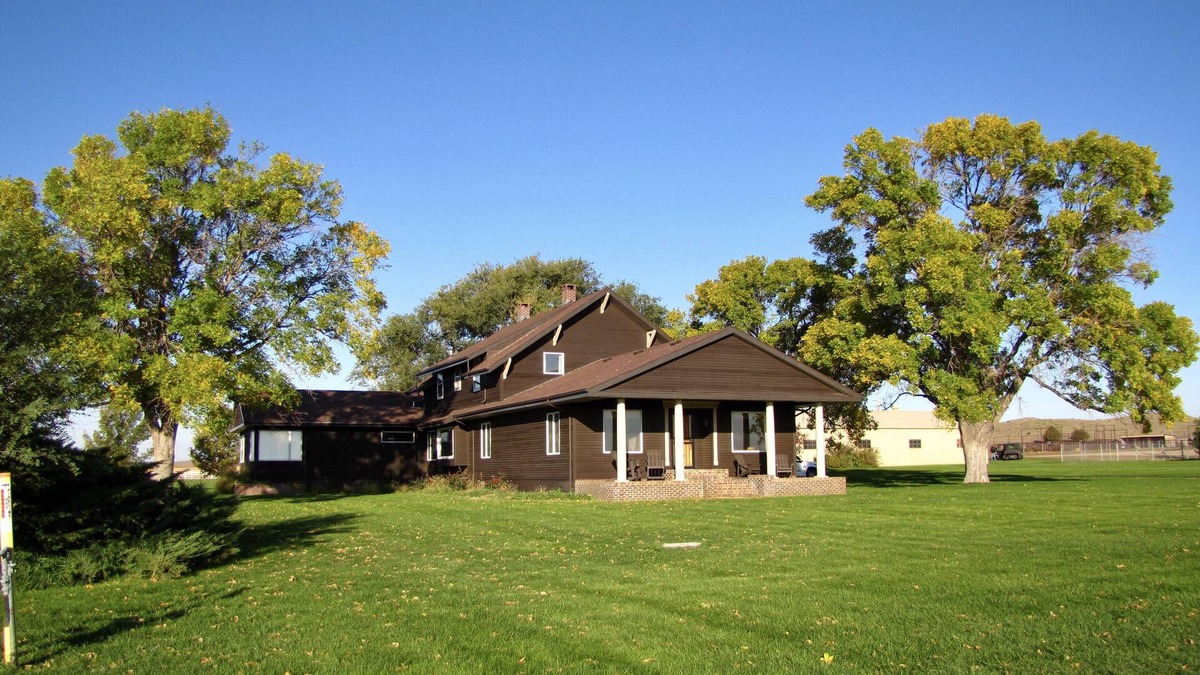 Lincoln County House | Hanging H Lodge in Sutherland, NE
