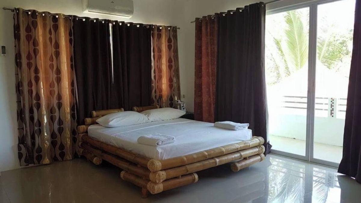 Malay Bed & Breakfast | Hangout Beach Resort