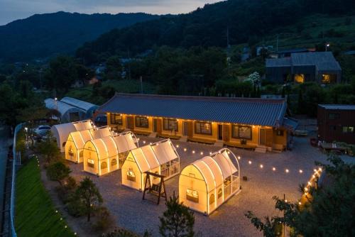 Seojong House | Hanok stay under the golden sky in Yangpyeong