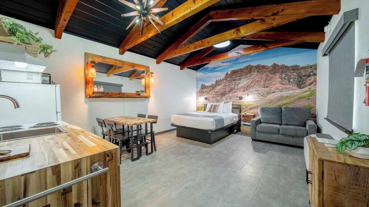 Pinnacles Entrance Badlands Hotel | Hansen Inn & Cabins, Cabin Suite, 1 King, 1 Queen, Sleeper Sofa, Dog Friendly