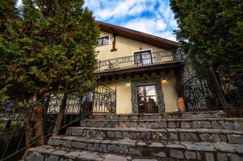Danes Bed & Breakfast | Hanul din Padure