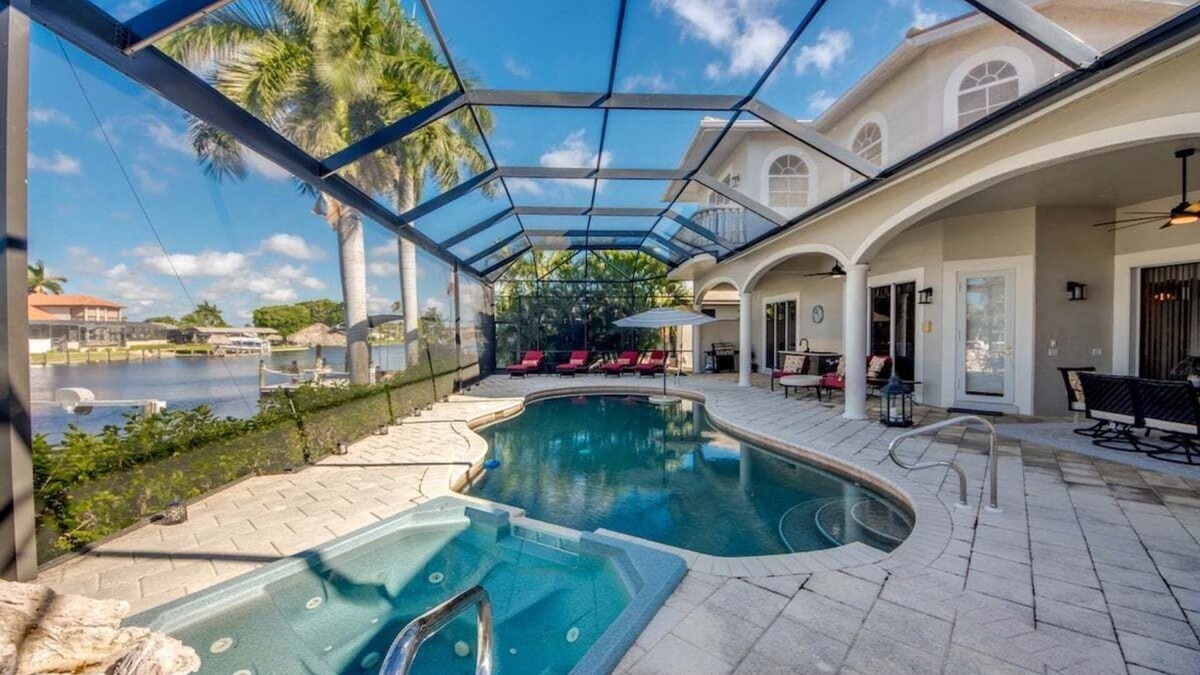 Caloosahatchee Villa | Happy Cape 24 – a spacious 3-bedroom villa in Cape Coral, ideal for families or couples.
