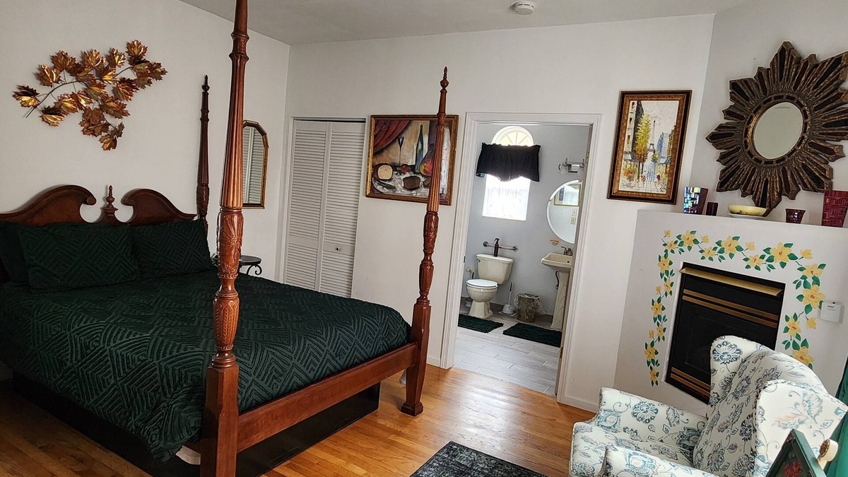 Harbor Springs Bed & Breakfast | Happy Days and Nights - Valiant