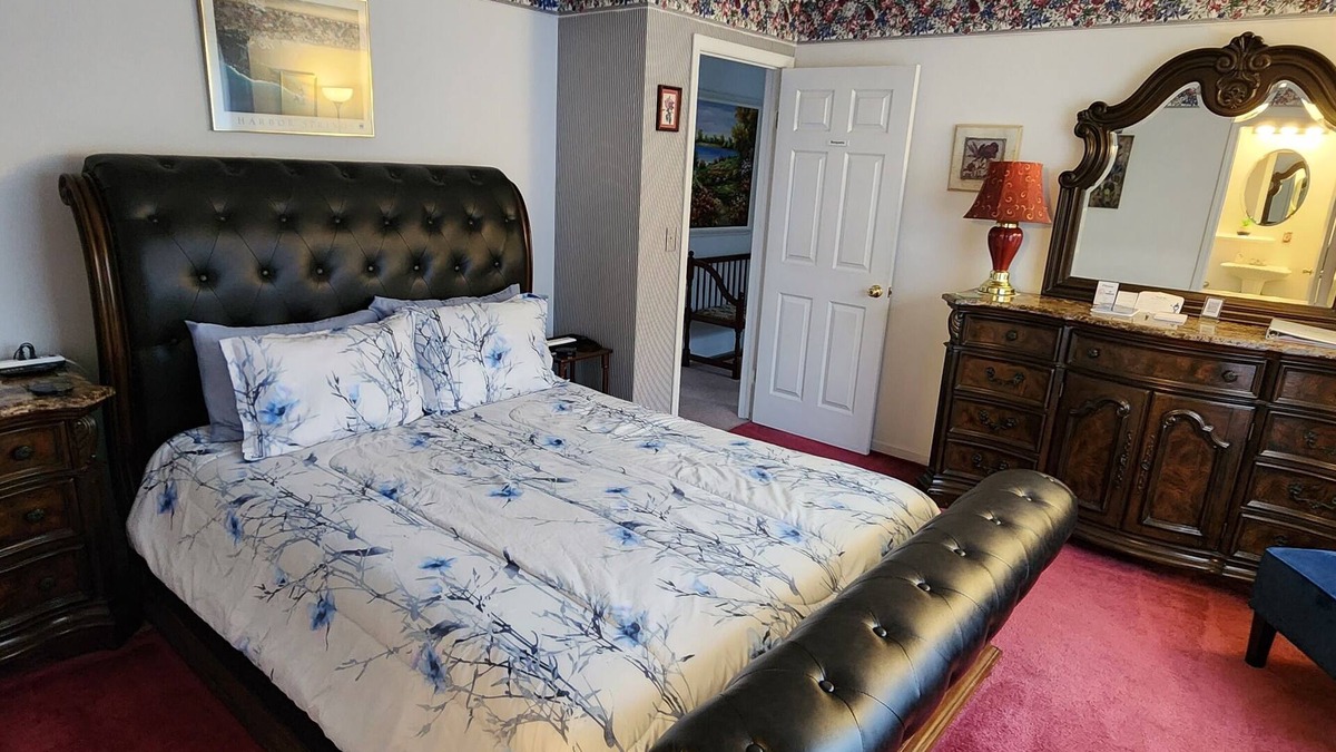 Harbor Springs Bed & Breakfast | Happy Days and Nights - Marquette