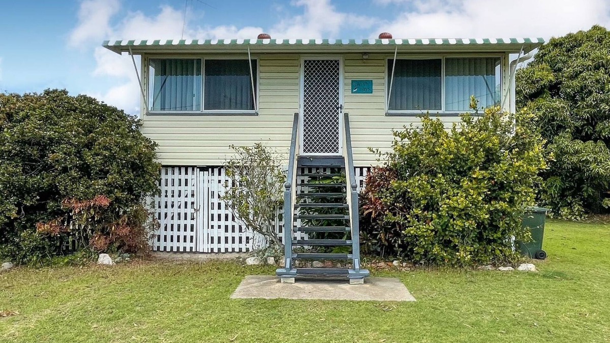 Traviston House | Happy Days - Burrum Heads- Close to Boatramp- 2BR