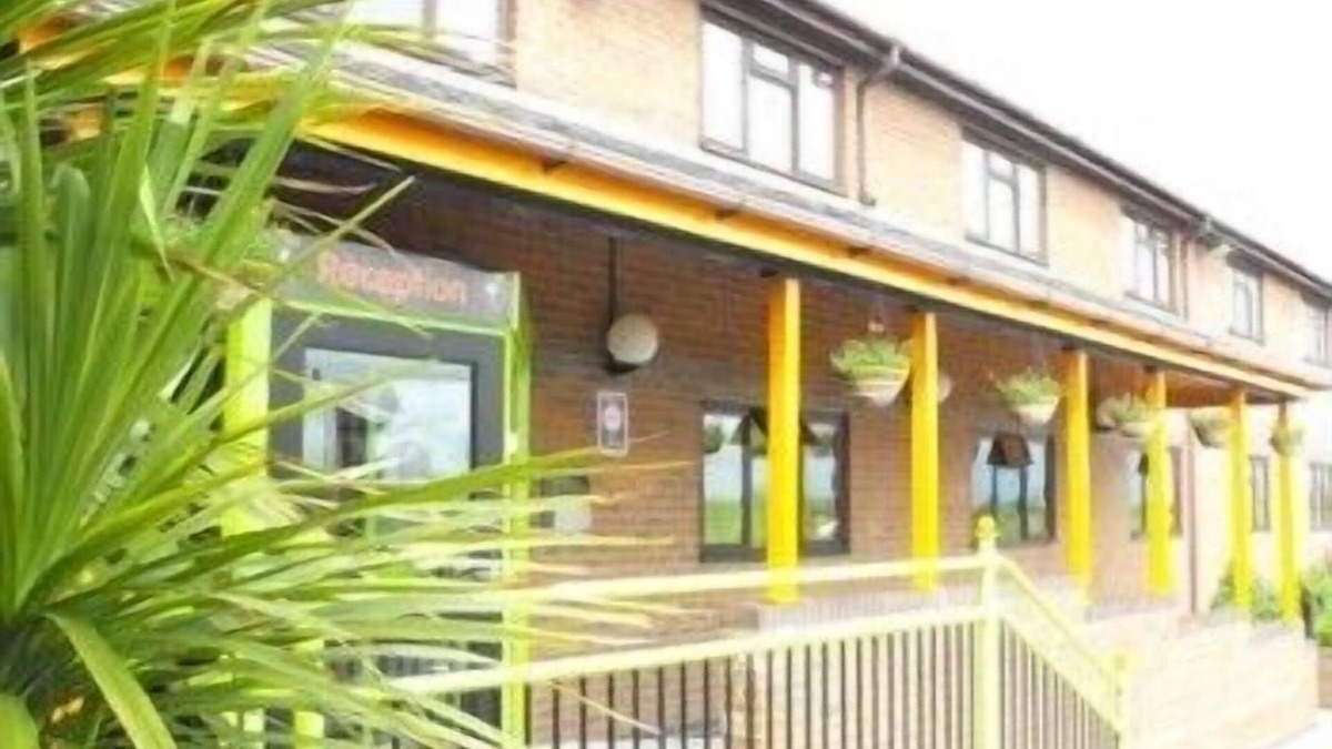 Warrington House | Happy Guests Lodge