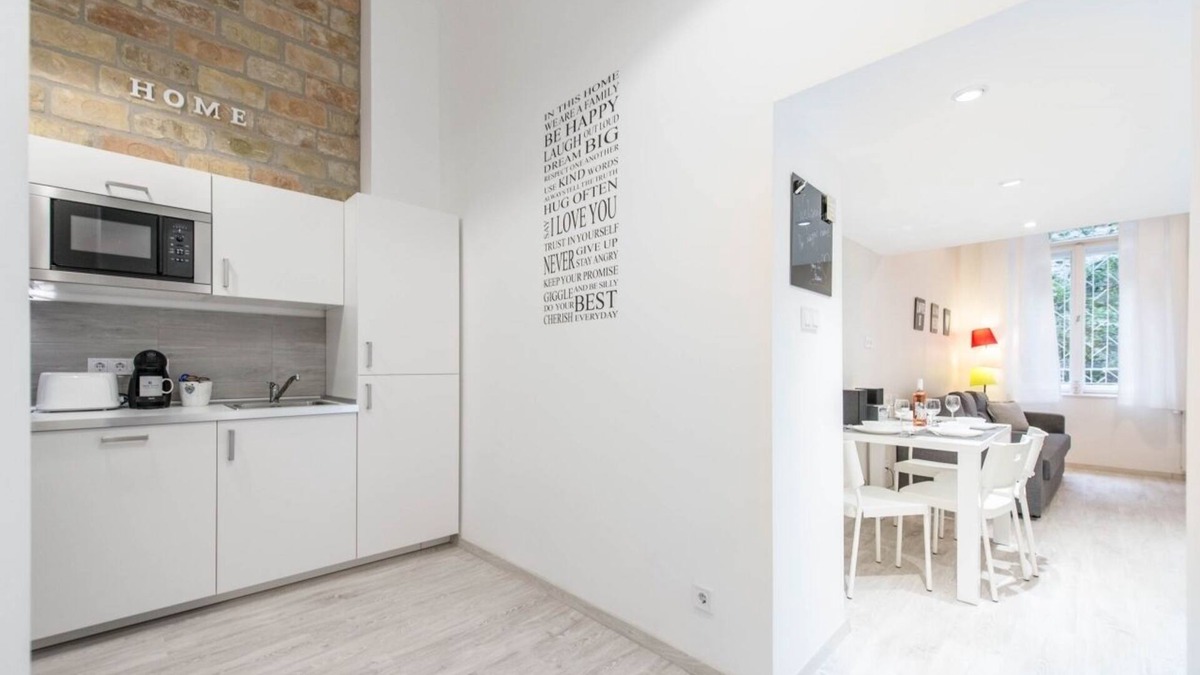 Nepszinhaz negyed Apartment | happy home Budapest WHITE Central located apartment with 80 039 s pinball machine