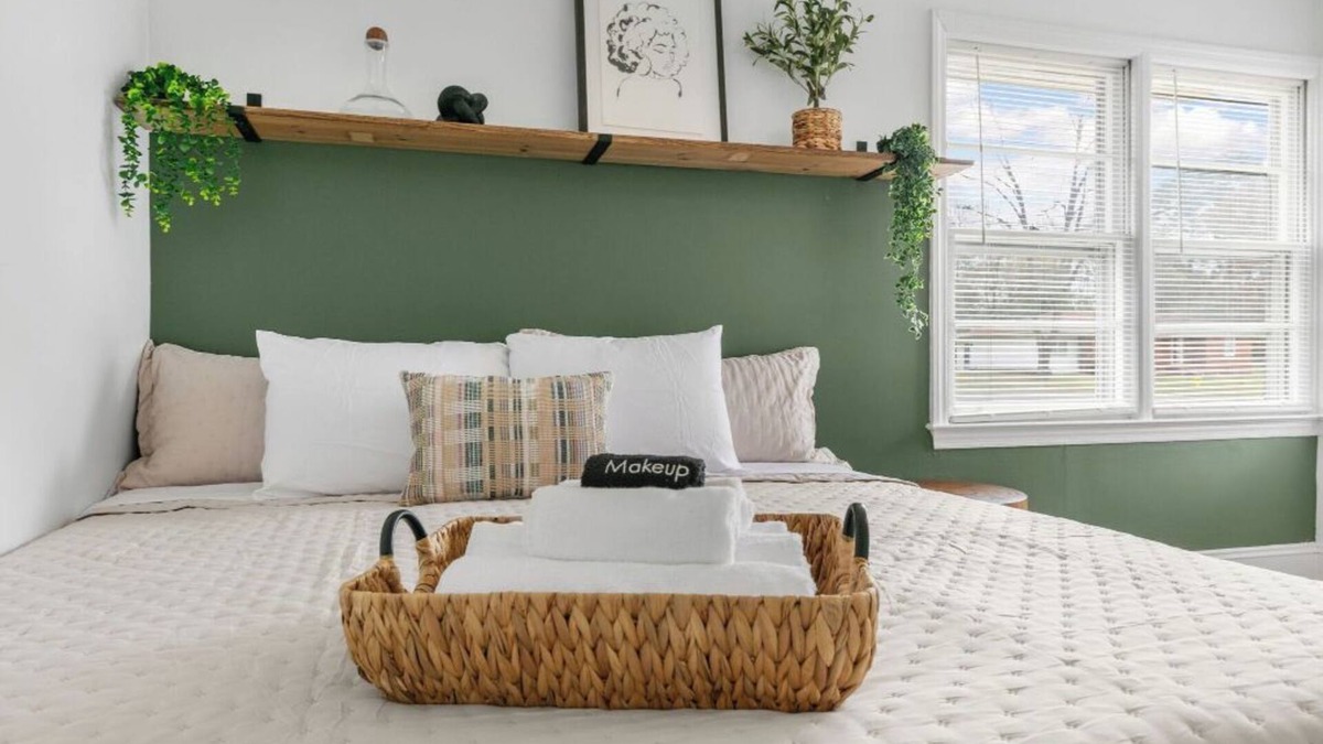 Fayetteville House | Happy Home! Freshly Renovated! Fun Games!
