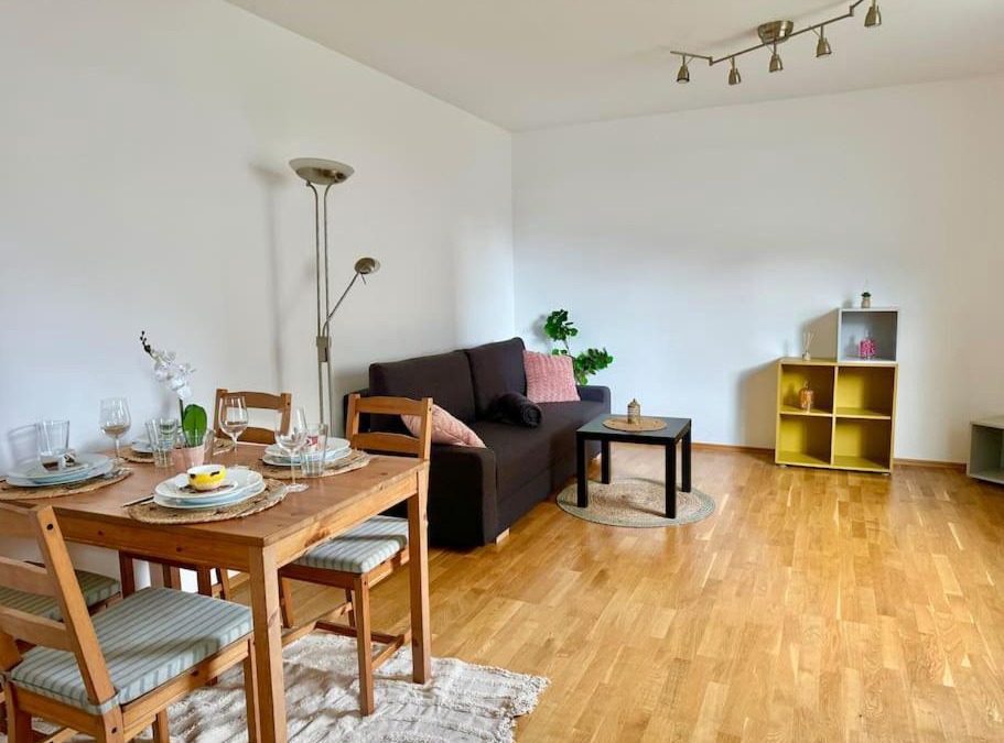 Schwechat Apartment | Happy Home near Airport