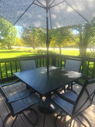 Carbondale House | Happy Home near Downtown Carbondale