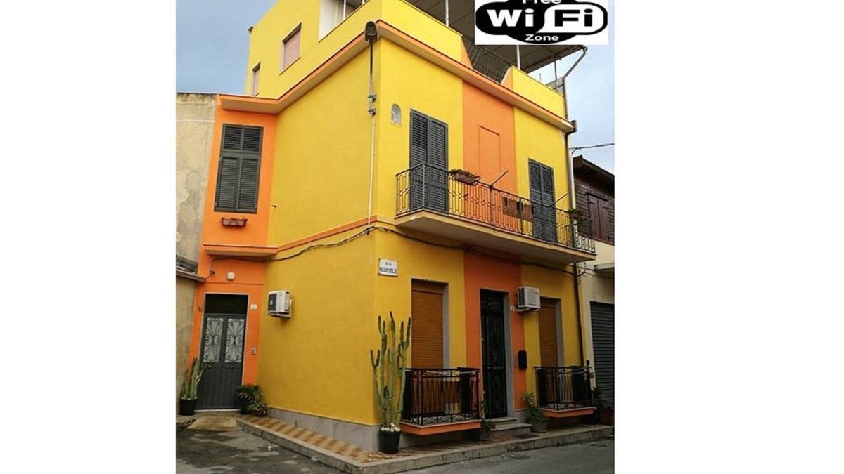 Avola House | HAPPY HOUSE WIFI FREE, BIKES FREE