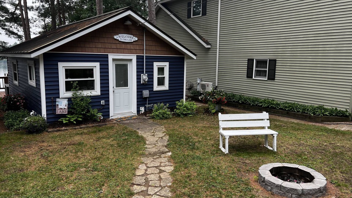 Waupaca Cottage | Happy Ours Lake Front Retreat