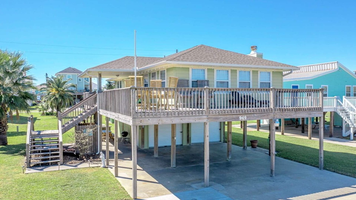 Port Bolivar House | HAPPY PATCH - 2 bedroom, super cute, affordable and close to beach!