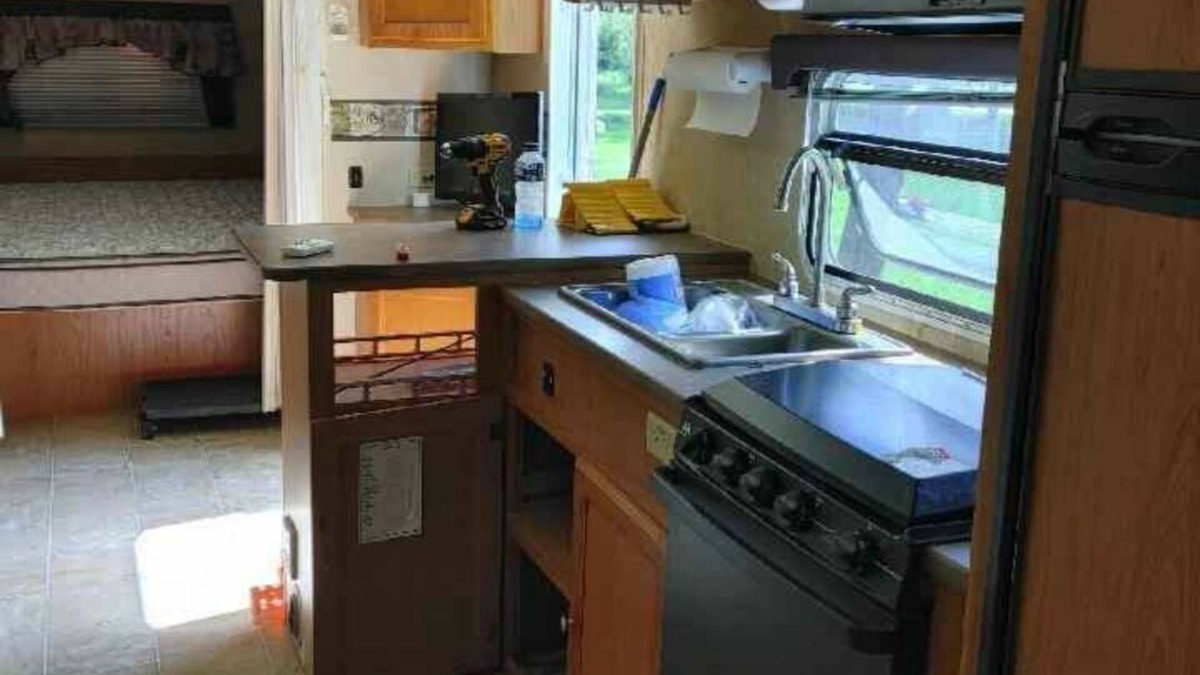 Mannford RV Rental | Happy place camper