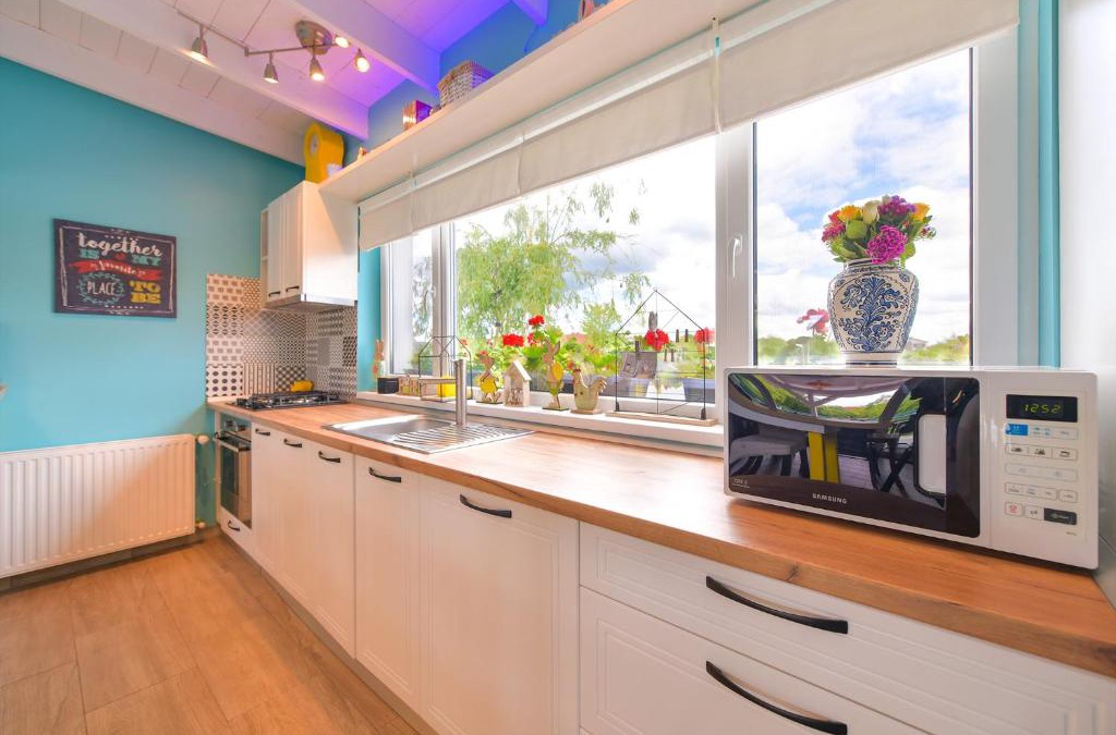 Domnesti House | Happy Place - Casuta Albastra