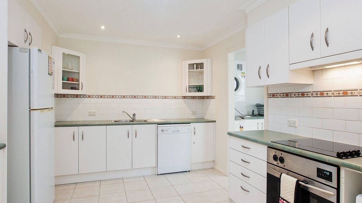 Corlette House | Happy Tails , 55 Pantowora Street - pet friendly, air conditioned