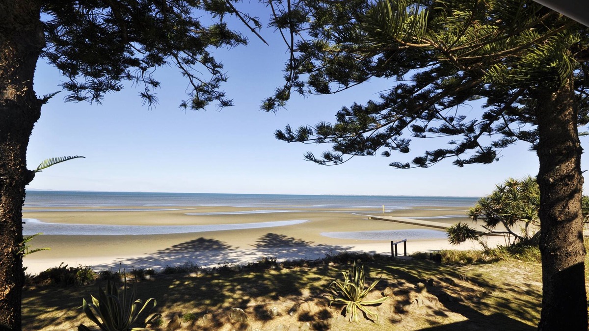 Beachmere House | Happy Tides