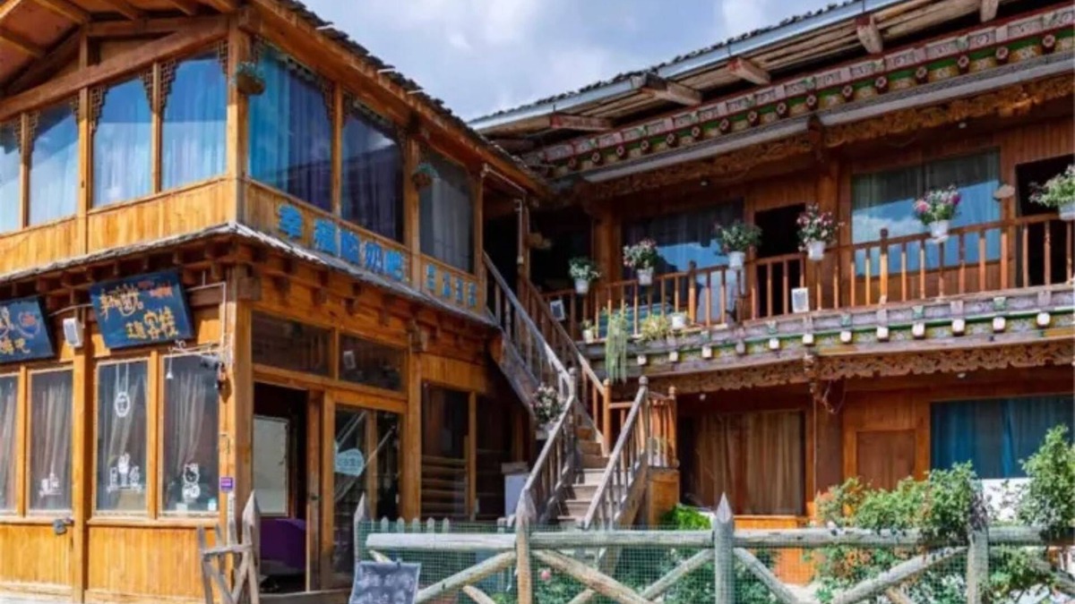 Shangri-La House | Happy Times Theme Inn