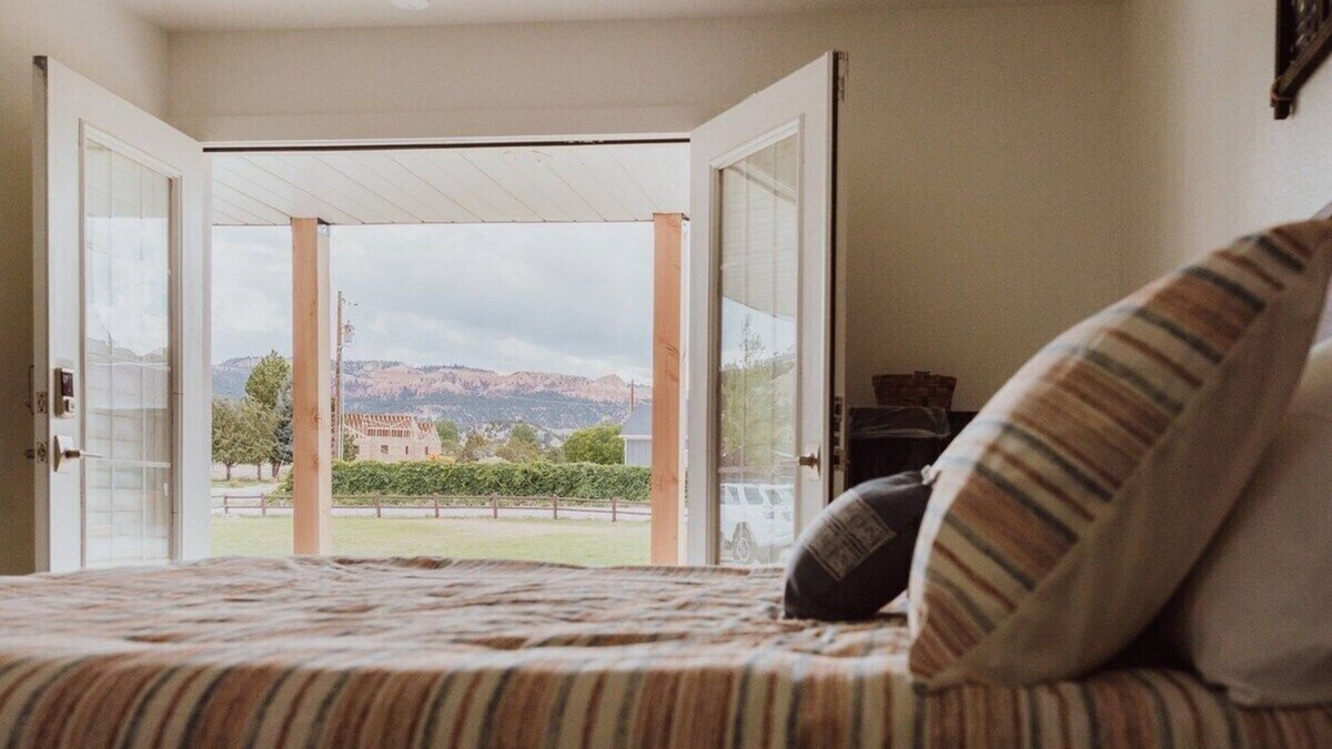 Coffeyville Bed & Breakfast | Happy Trails West