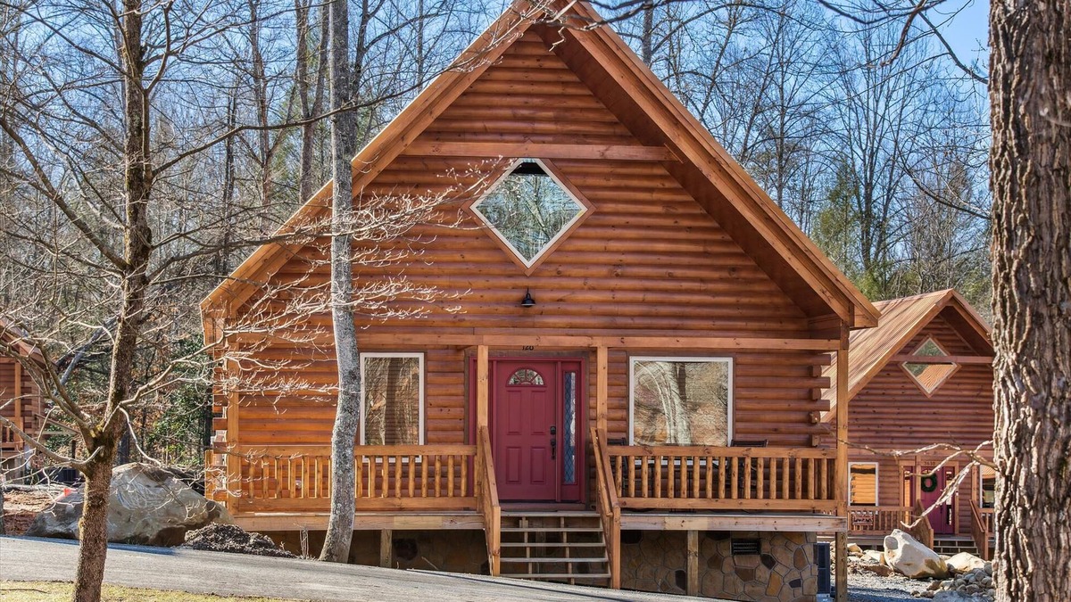 White Oak Lodge Cabin | Happy Vibes Cabin - The Name Says it All!