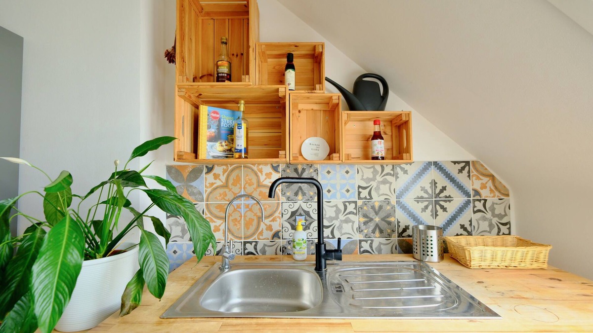 Ahlem-Badenstedt-Davenstedt Apartment | HappyBnB: naturally situated apartment with river-view, fireplace and playground