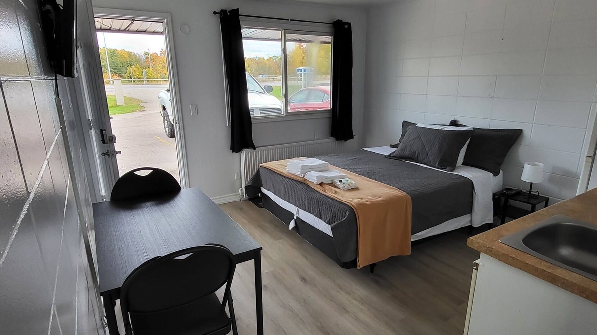 Severn Hotel | Happyland Inn