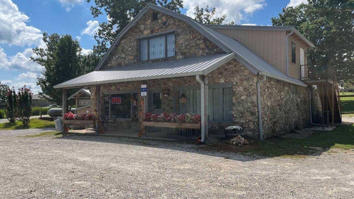 Hartshorn House | Happy’s Trout Loft - 0.5 Miles from Montauk
